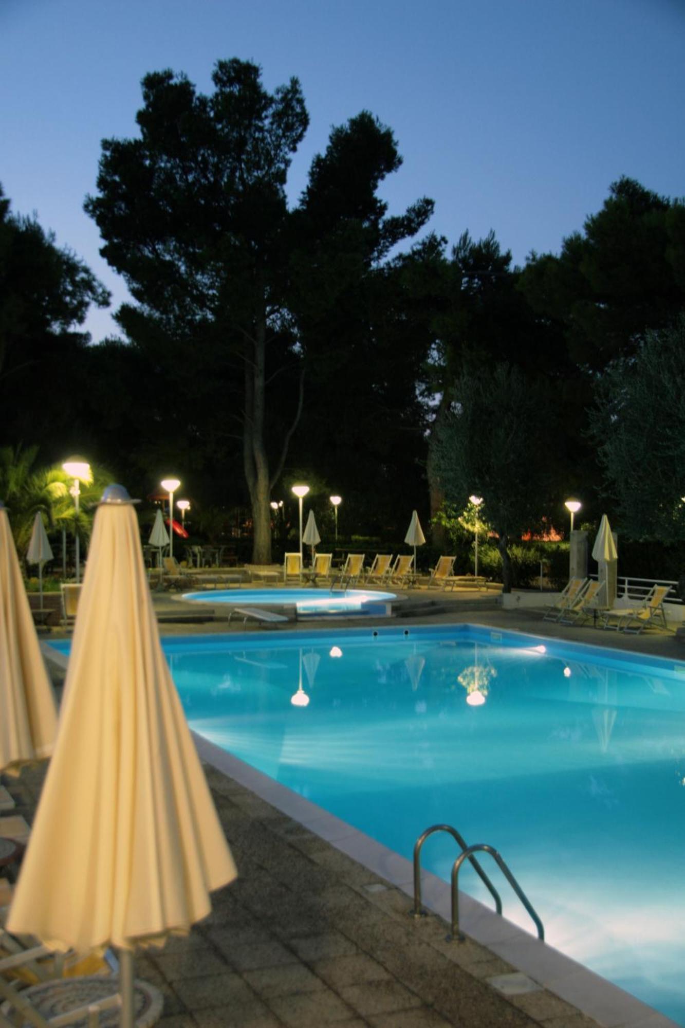Villaggio Turistico Residence Delfino Vieste Eksteriør billede