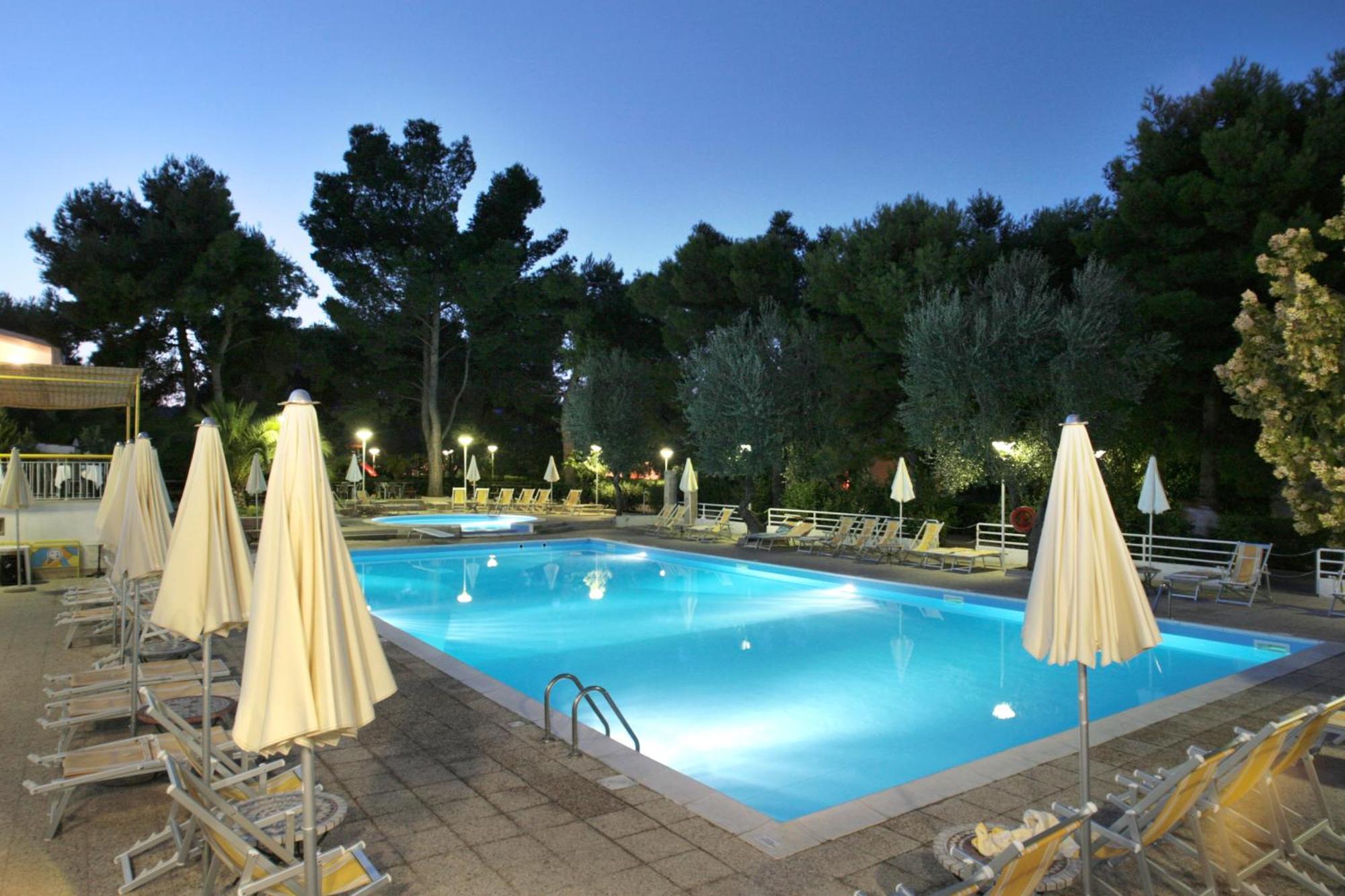 Villaggio Turistico Residence Delfino Vieste Eksteriør billede