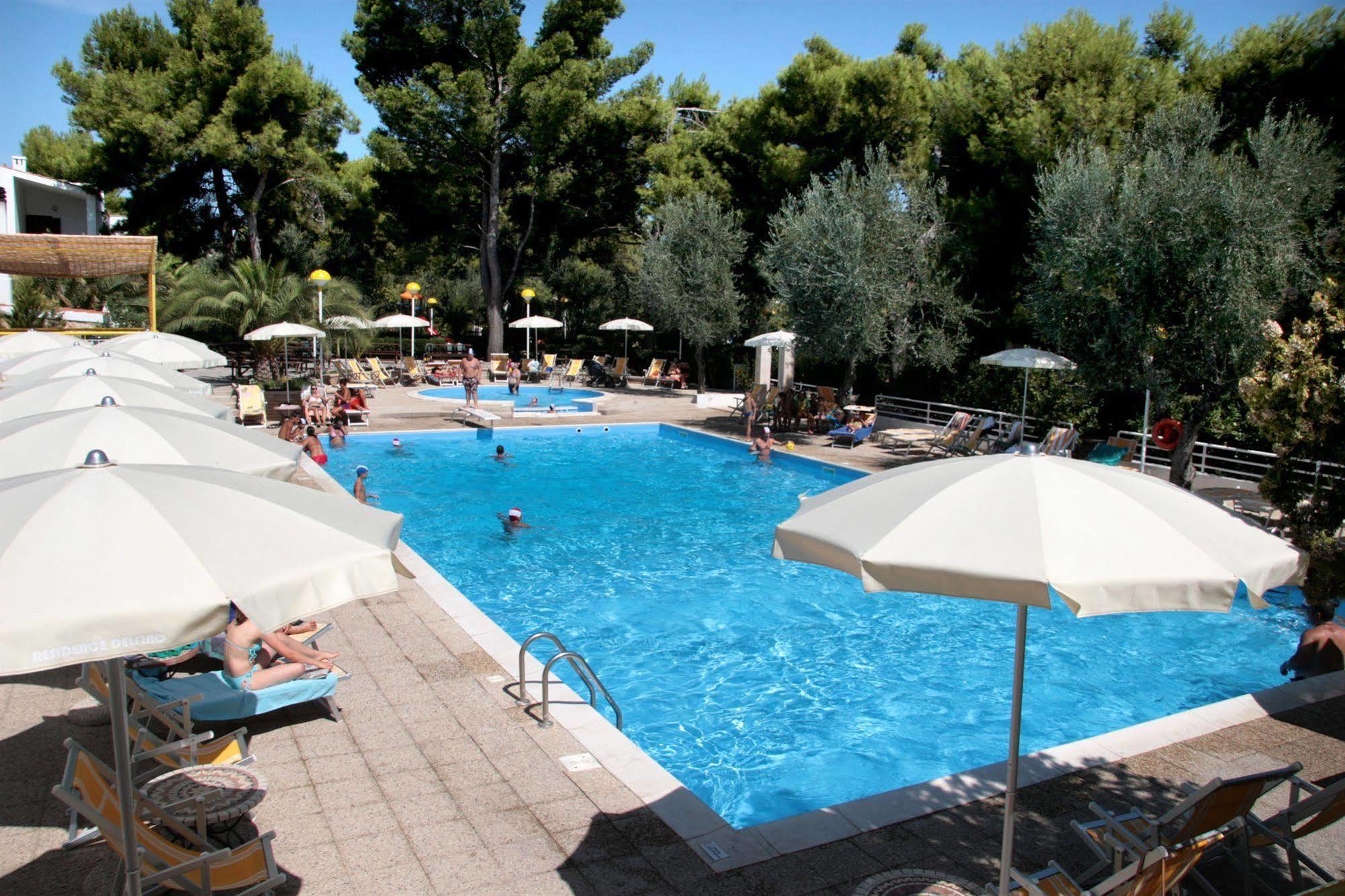 Villaggio Turistico Residence Delfino Vieste Eksteriør billede