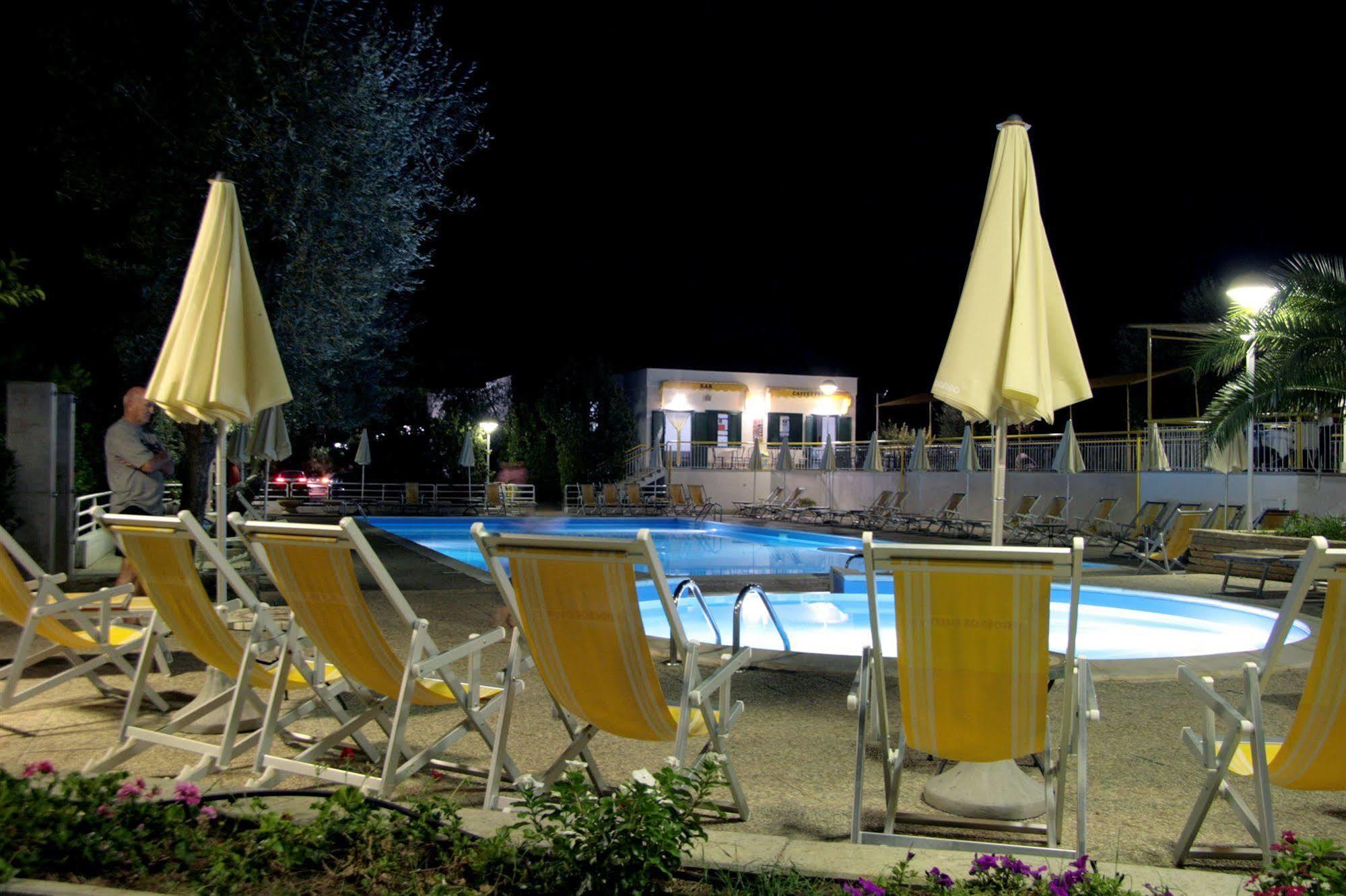 Villaggio Turistico Residence Delfino Vieste Eksteriør billede
